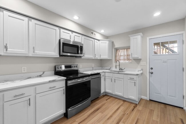 Primary Photo - 208 S Durham St