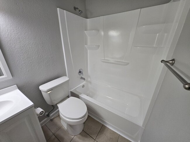 Building Photo - 433 Clearfield Dr