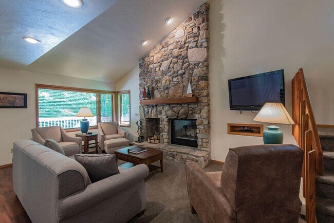 Building Photo - 1702 Forest Ridge Rd