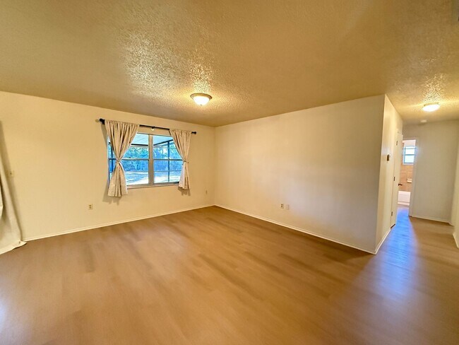 Building Photo - Move-In Ready 3-Bedroom Home Near UTC & Sa...