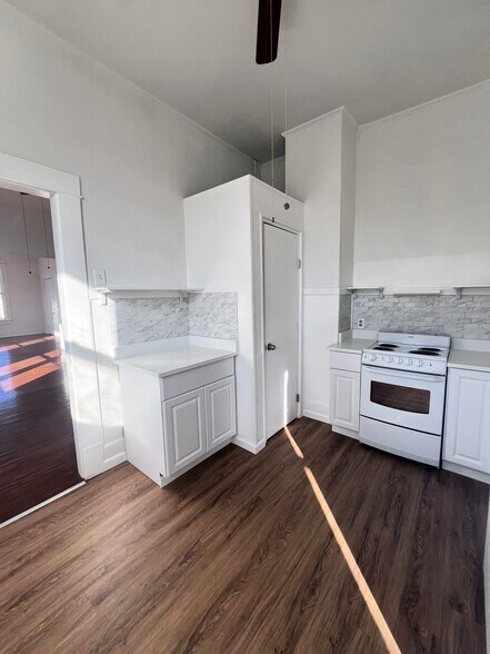 Building Photo - 420 W Magnolia Ave