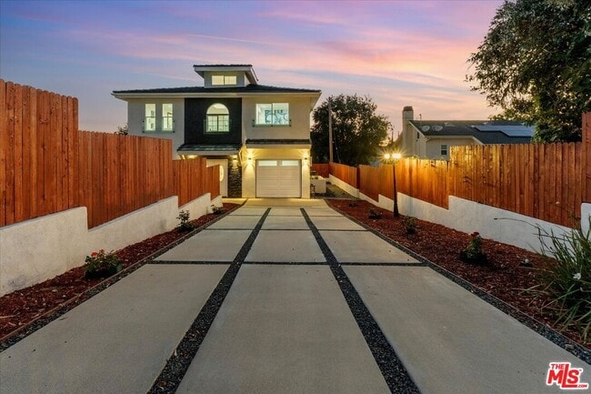 Building Photo - 10349 Hillhaven Ave