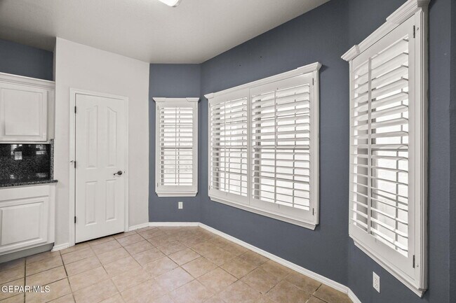 Building Photo - 695 Paseo del Mar Dr