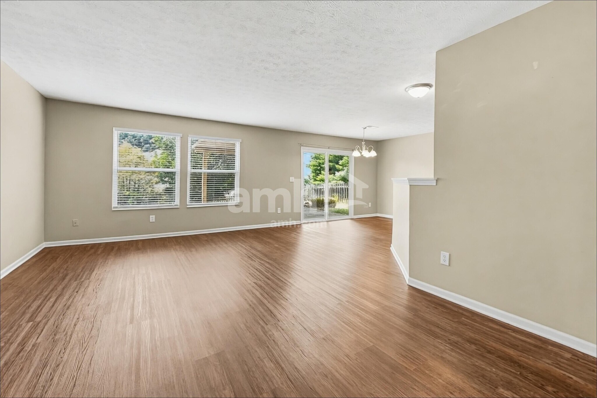Building Photo - 220 Hartford Ct