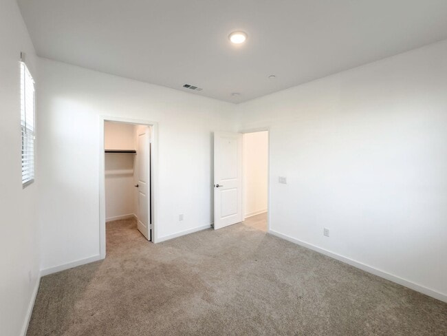 Building Photo - Newer Construction, Exquisite 4 Bedroom + ...