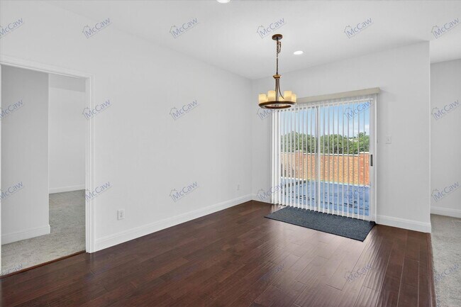 Building Photo - 2405 Loreto Dr