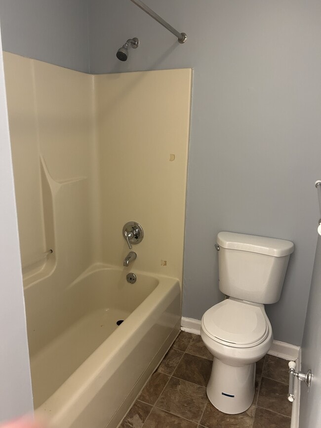 Building Photo - 801 Waters Edge Dr