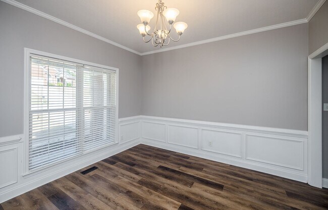 Building Photo - 4893 Somerset Dr