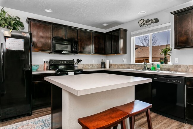 Building Photo - 4bd/2.5ba Home Near the Marketplace Nampa ...