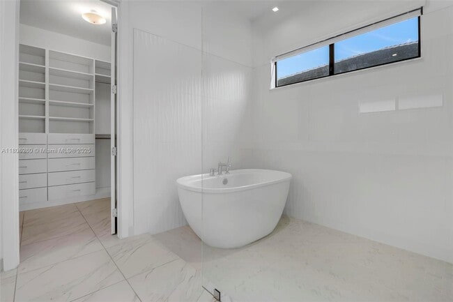 Building Photo - 4309 SW 176th Ave