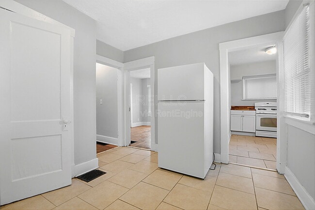 Building Photo - 627 S 38th St