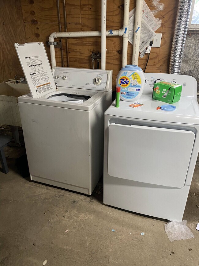 Building Photo - 120 Windsor Rd