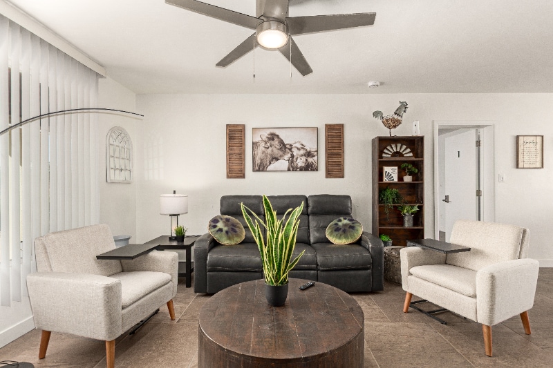 Building Photo - 1328 W 6th St