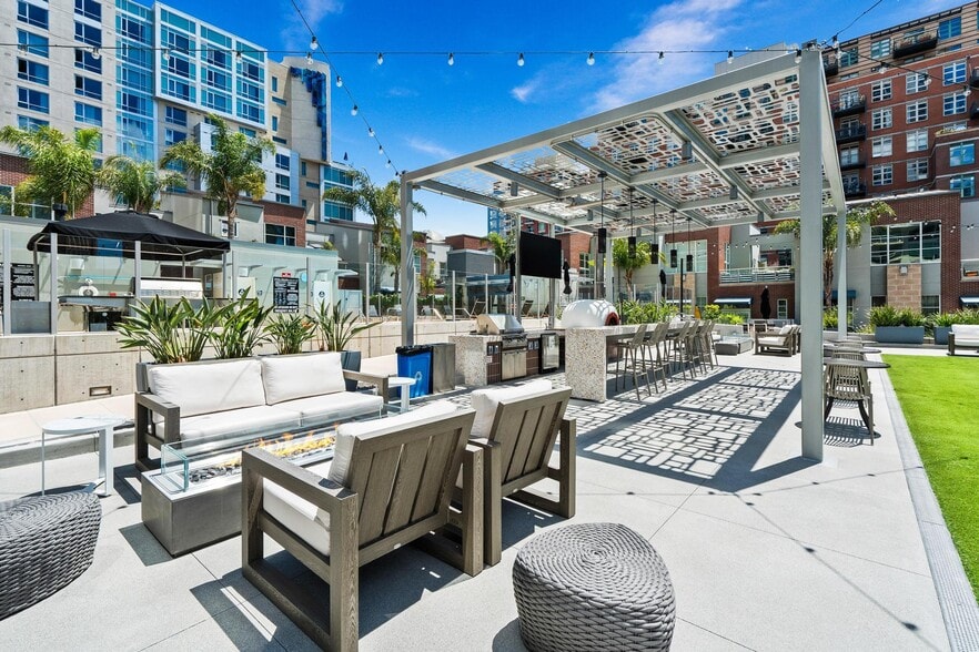 Building Photo - 800 The Mark Ln