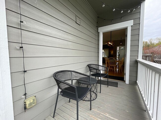 Building Photo - AVAILABLE NOW: Spacious 4 bdrm, 3 bath home in Cedar Ridge Development!