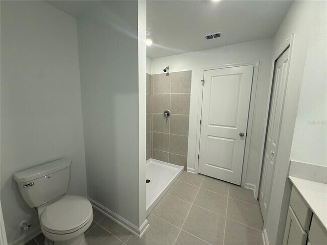 Building Photo - 5427 Meadow Walk Dr