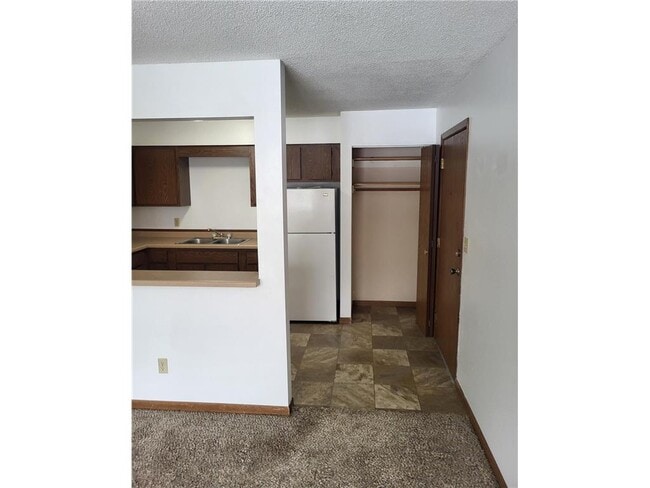 Building Photo - 124 4th Ave