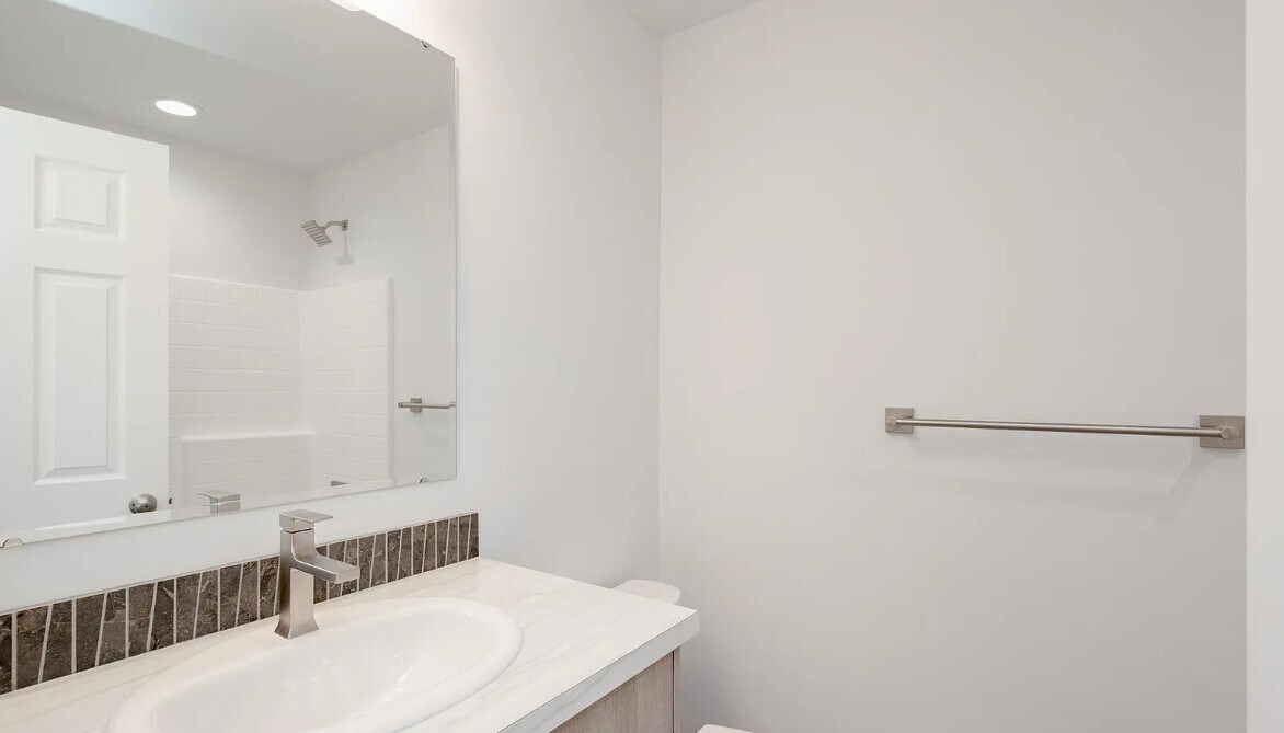 Building Photo - 1261 W Bass River Dr