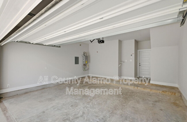 Building Photo - 7930 Kennedy Hill Dr