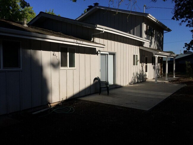 Building Photo - 1950 NW 27th St
