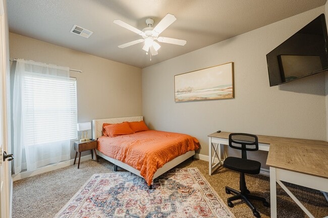 Building Photo - 3906 Oporto St