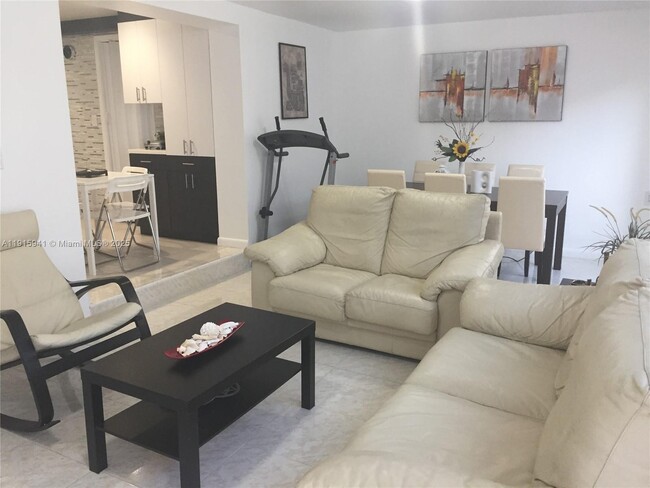 Building Photo - 487 NW 98th Ct