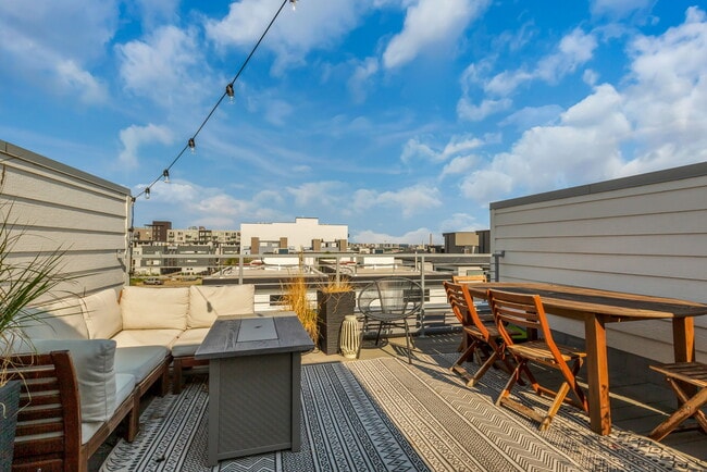 Building Photo - 3221 W Conejos Pl