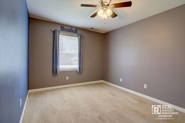 Building Photo - 443 Robin Dr