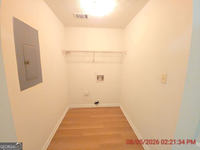 Building Photo - 48 Phillips Dr