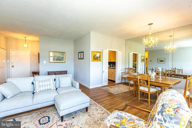 Building Photo - 4401 Roland Ave