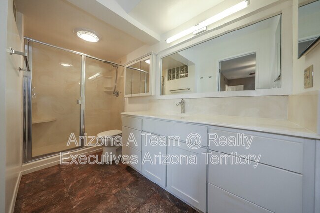 Building Photo - 3940 E Timrod St