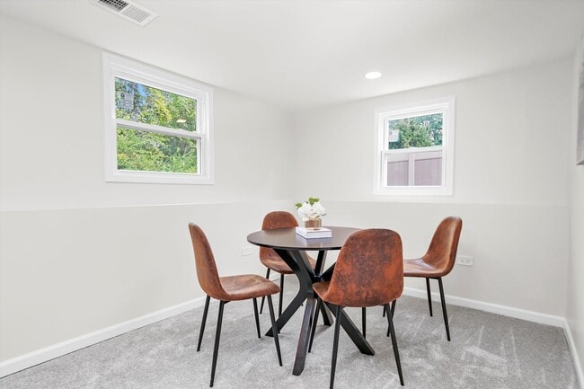 Building Photo - 1668 Hidden Valley Dr