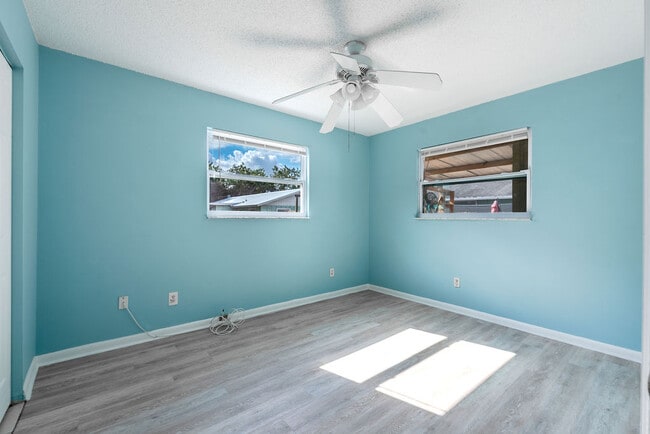 Building Photo - 2658 SE Amherst St