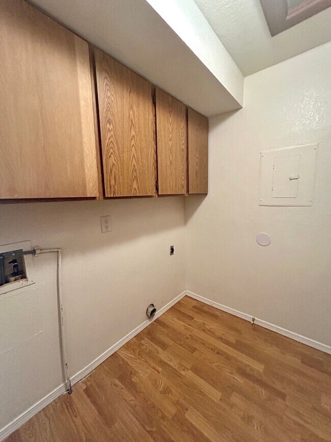 Building Photo - 4271 N Pennfield Pl