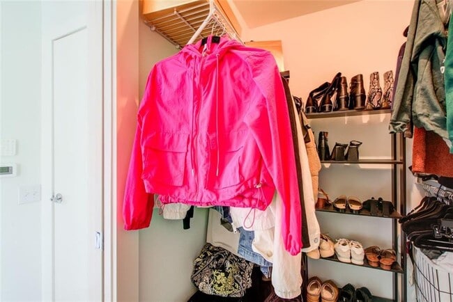 Building Photo - 241 Maynard Terrace SE