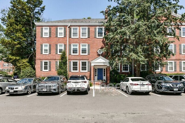 Building Photo - 3057 S Buchanan St