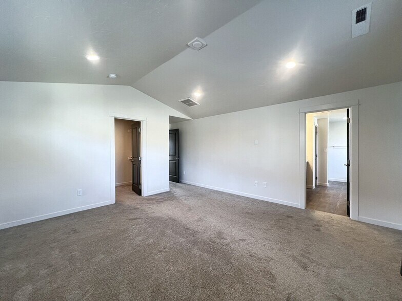 Building Photo - 3315 S Cabin Creek Way