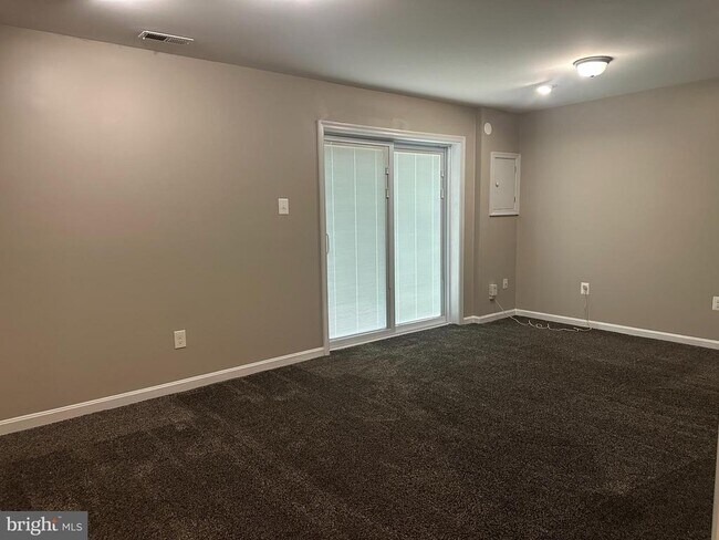 Building Photo - 1848 Foxdale Ct