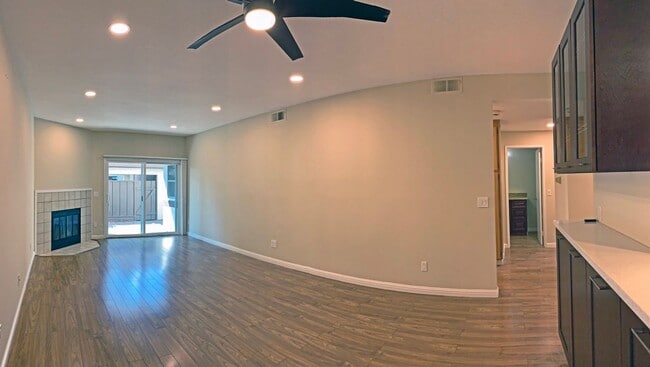 Building Photo - Beautifully Updated 2 Bedroom, 2 Bathroom ...