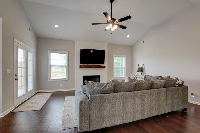 Building Photo - 715 Jodine Ann Dr
