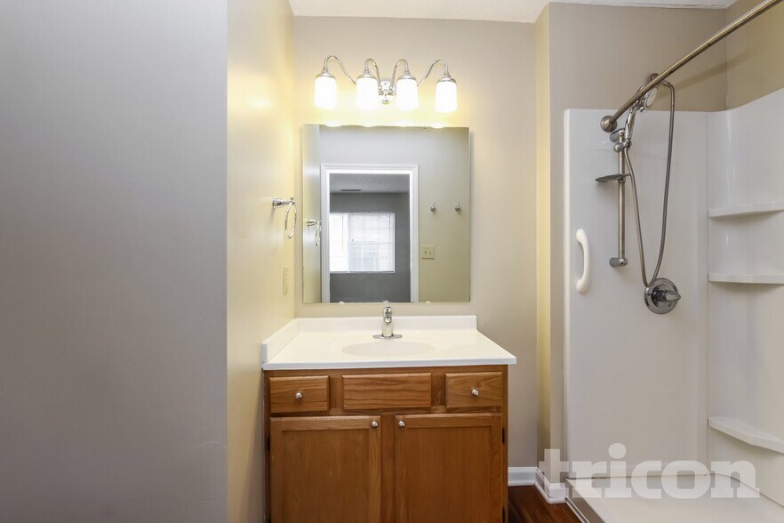 Building Photo - 607 Mountain Pine Dr