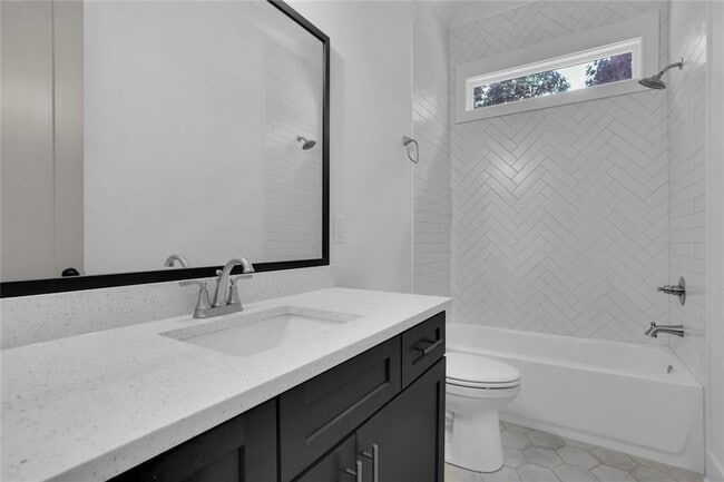 Building Photo - 6181 Shoreland Cir
