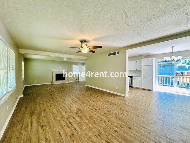 Building Photo - Like New, Ranch Style Home in Raytown - Wood Floors, Finished Basement, Fenced Yard!