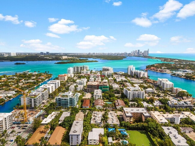 Building Photo - 9901 W Bay Harbor Dr