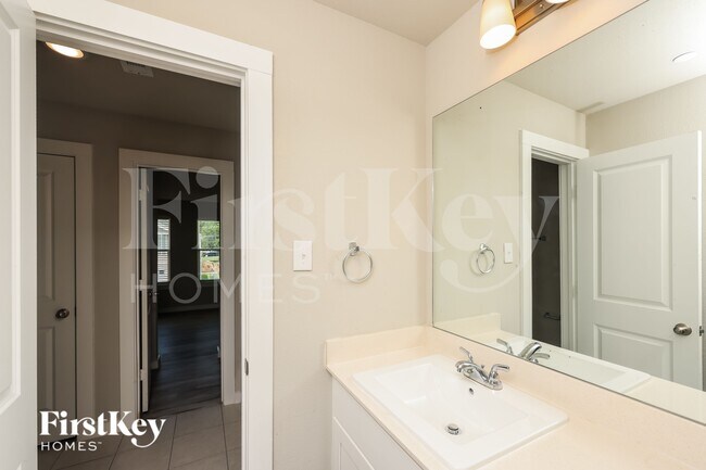 Building Photo - 622 Ava Trl