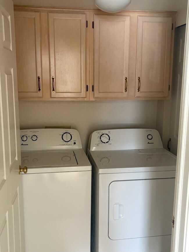 Building Photo - 8976 Woodbridge Dr