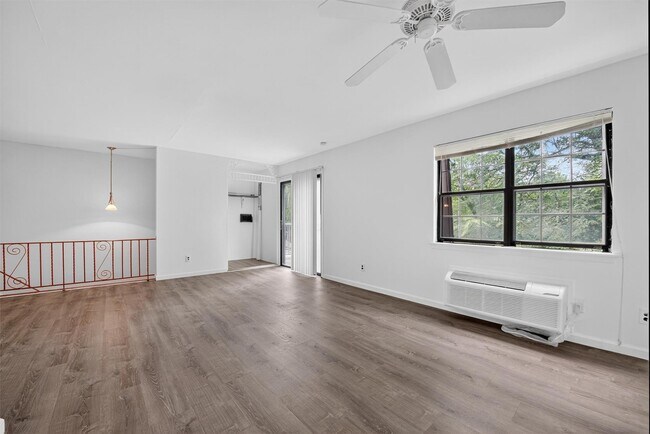 Building Photo - 424 Carpenter Ave