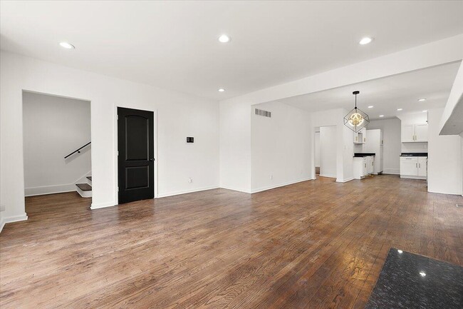 Building Photo - 2477 Hazelwood St