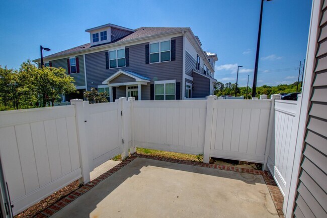 Building Photo - 609 Fishers Ct