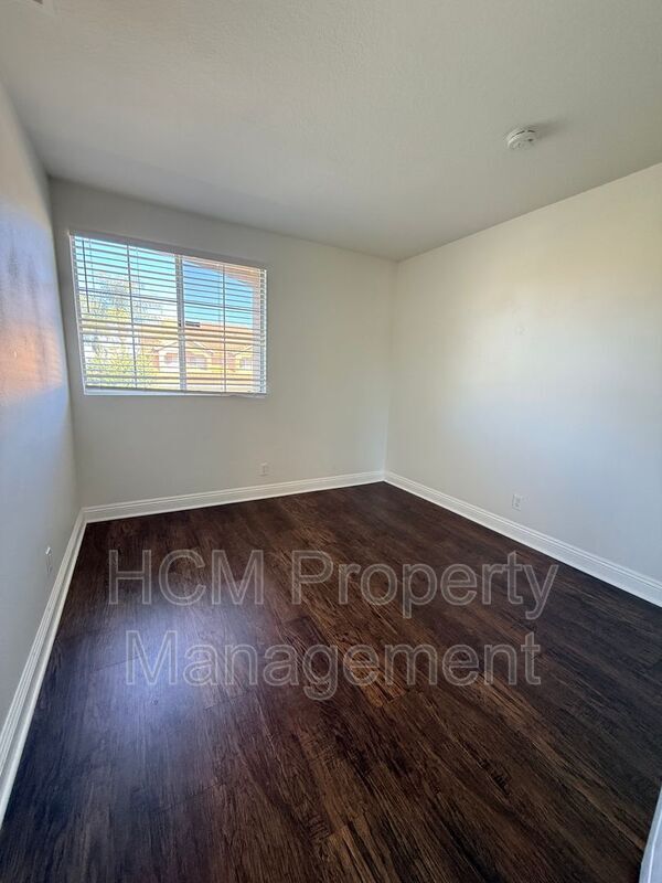 Building Photo - 827 S Shanada Ct